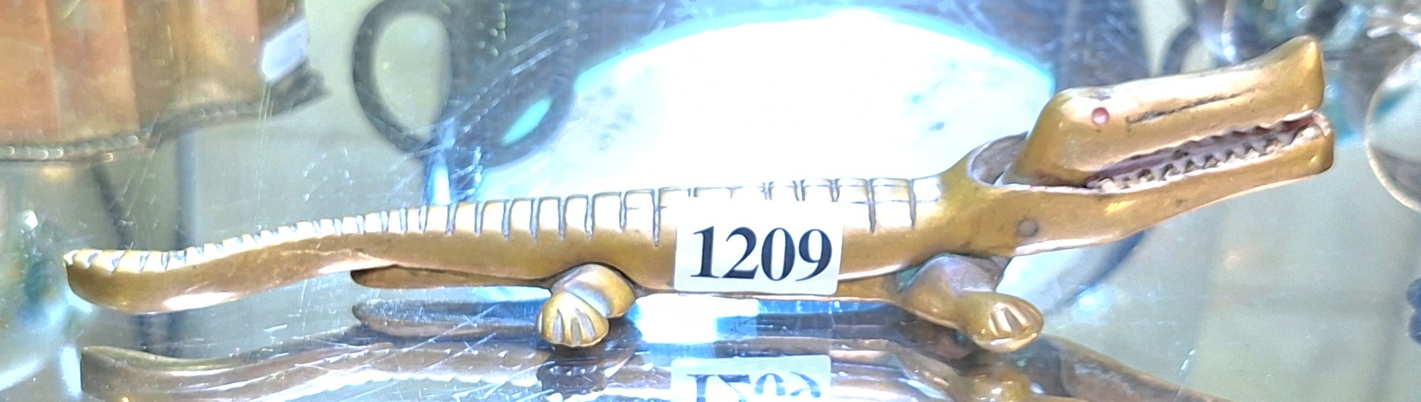 1209 · CROCODILE NUT CRACKER